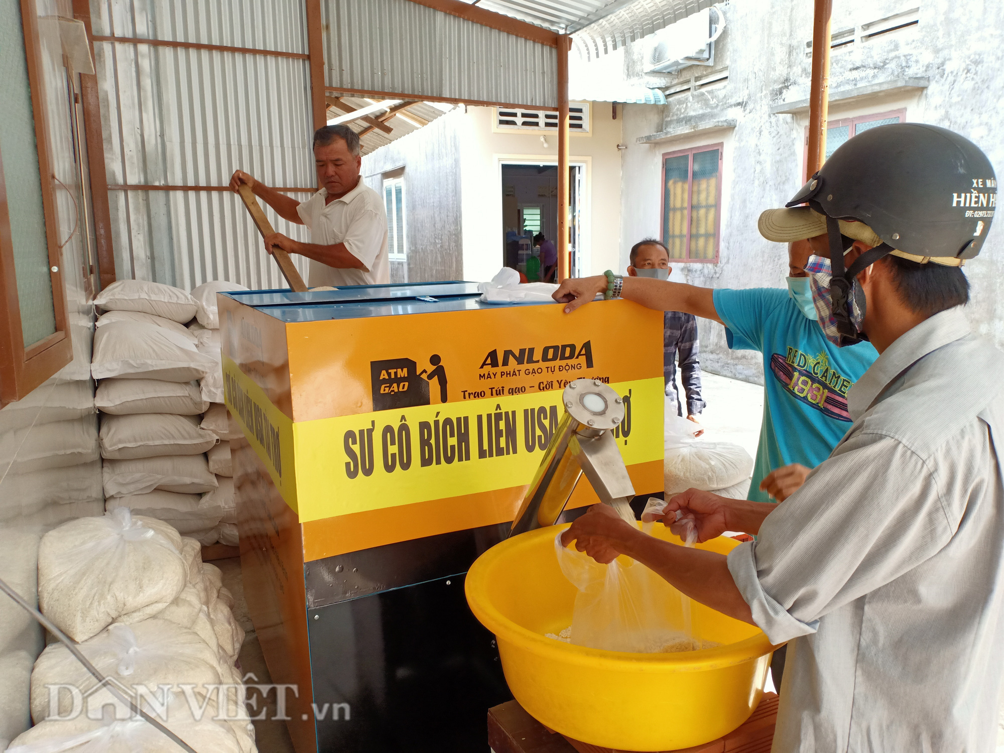Kiên Giang: “ATM gạo” về vùng nông thôn, dân nghèo đỡ khổ - Ảnh 5.
