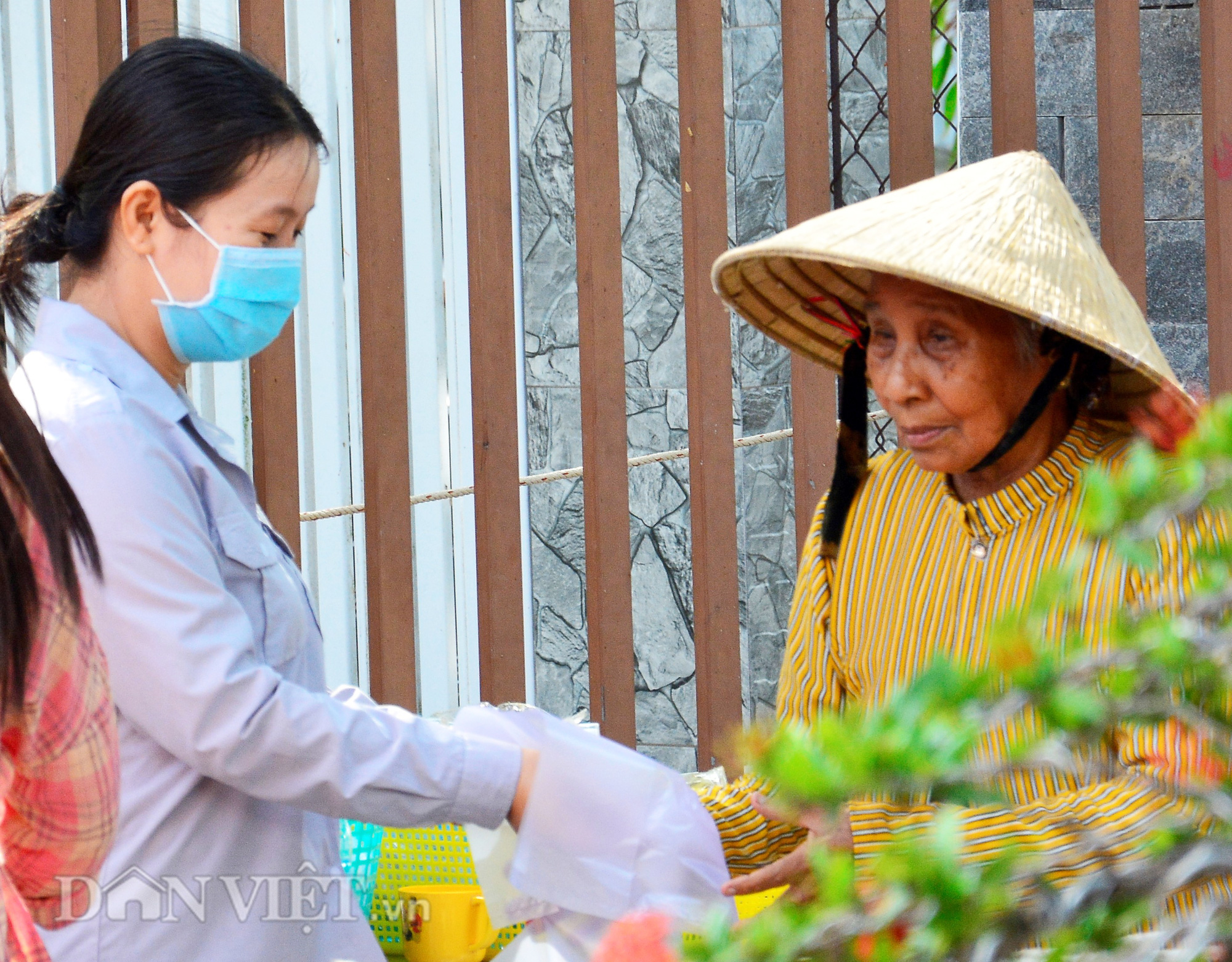 Kiên Giang: “ATM gạo” về vùng nông thôn, dân nghèo đỡ khổ - Ảnh 12.