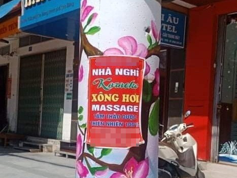 Bị phạt 40 triệu đồng vì tờ quảng cáo massage trên cột điện - Ảnh 1.