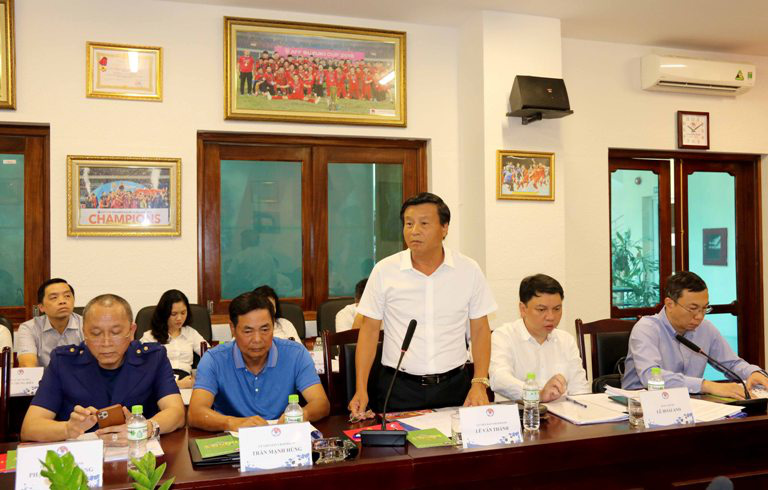 Ông Lê Văn Thành - Ủy viên BCH VFF, ứng viên tiềm năng vào ghế Phó Chủ tịch phụ trách tài chính và vận động tài trợ phát biểu.