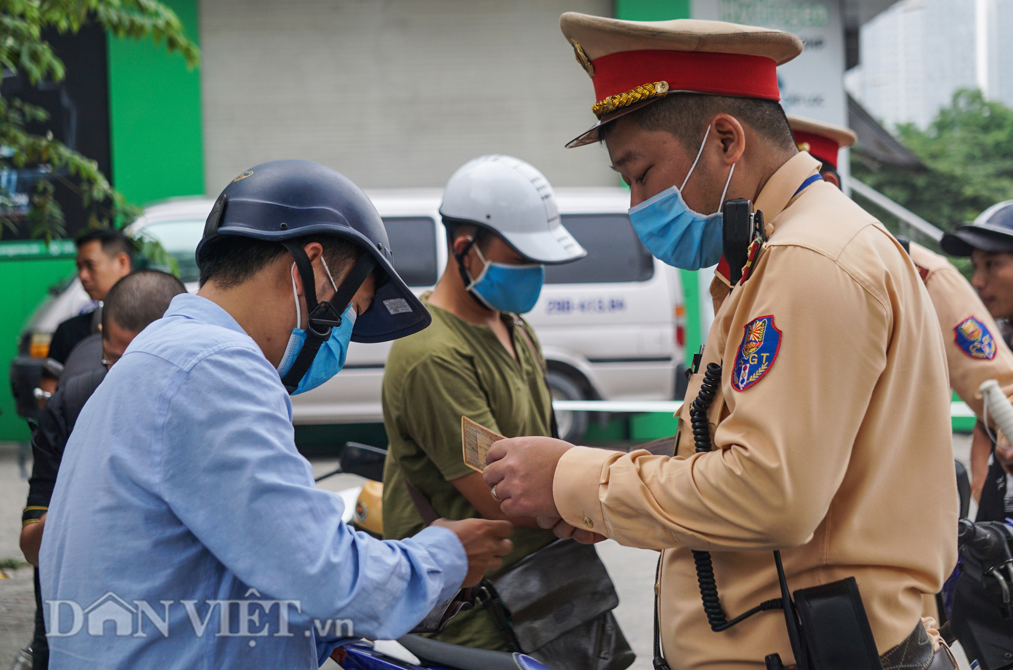 CSGT Hà Nội bắt đầu ra quân tổng kiểm soát các phương tiện đường bộ - Ảnh 4.