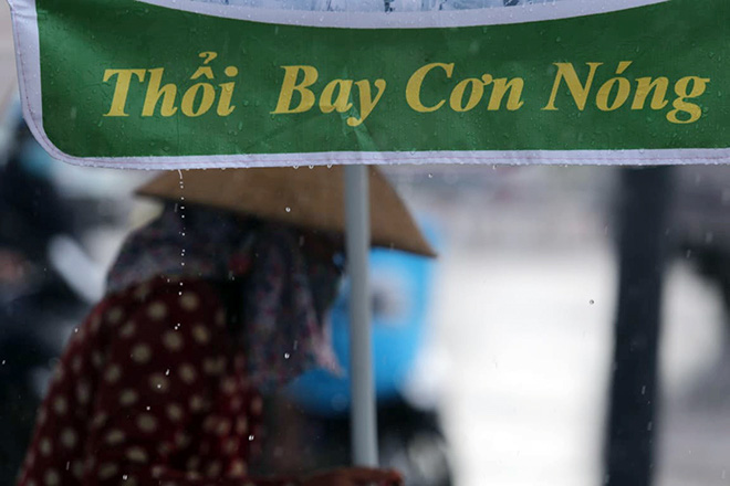 Tiếp tục mưa lớn sau chuỗi ngày nắng rát da, Sài Gòn chính thức bước vào mùa mưa - Ảnh 4.