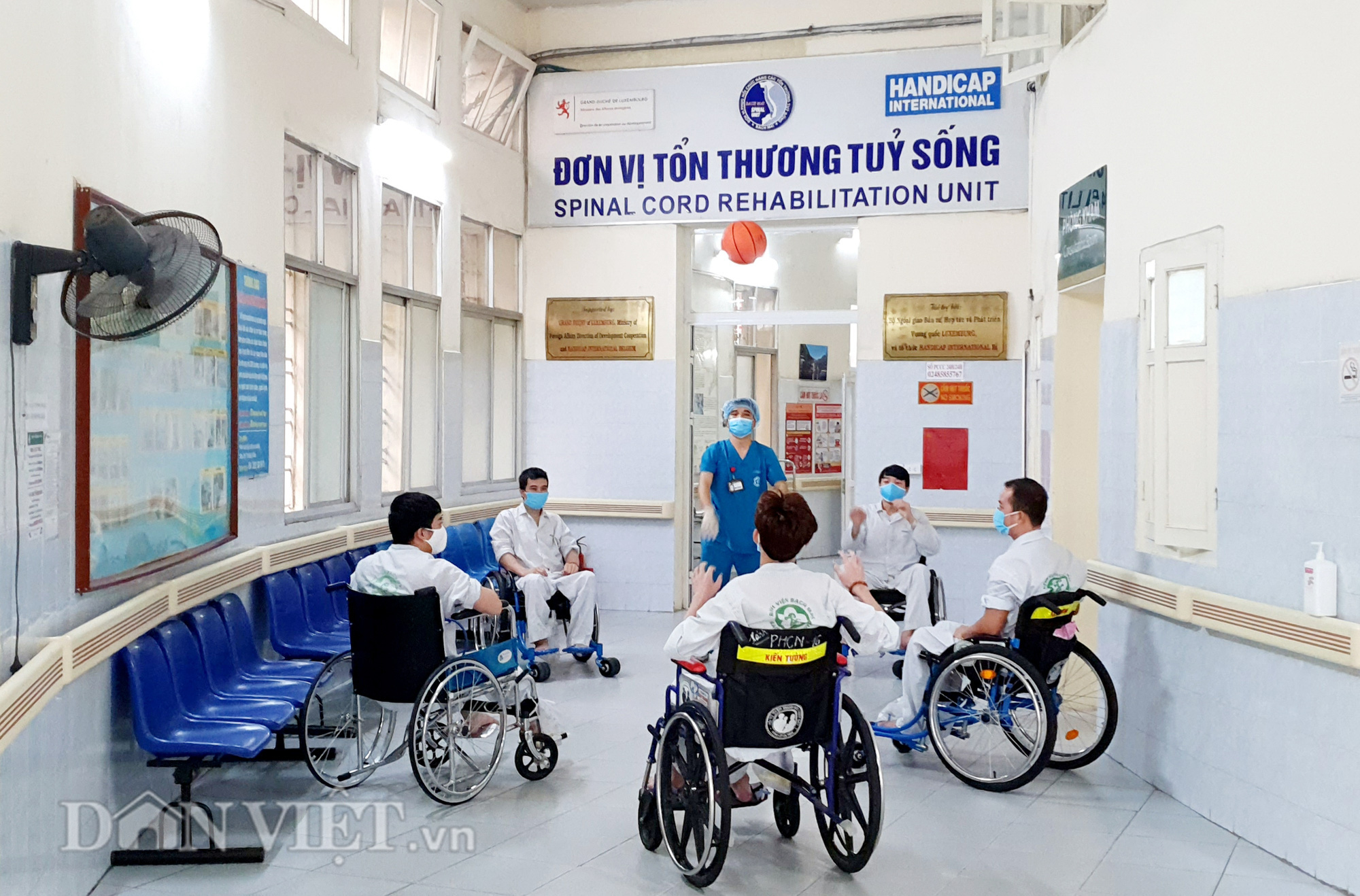 Hậu cách ly, bệnh viện Bạch Mai tổ chức chăm sóc toàn diện cho bệnh nhân - Ảnh 12.