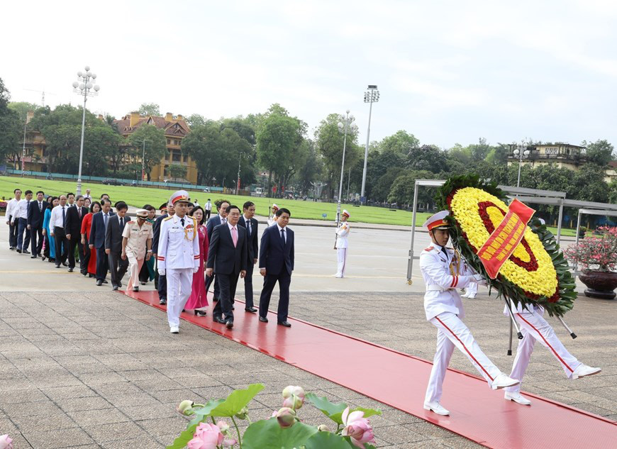 Lãnh đạo Đảng, Nhà nước vào Lăng viếng Chủ tịch Hồ Chí Minh - Ảnh 10.