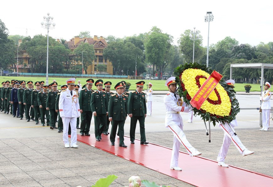 Lãnh đạo Đảng, Nhà nước vào Lăng viếng Chủ tịch Hồ Chí Minh - Ảnh 4.