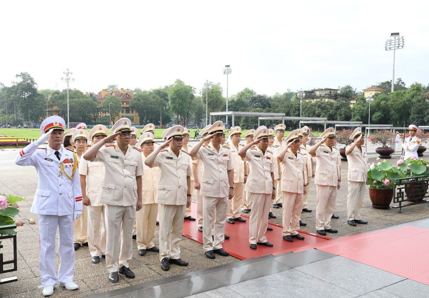 Lãnh đạo Đảng, Nhà nước vào Lăng viếng Chủ tịch Hồ Chí Minh - Ảnh 7.