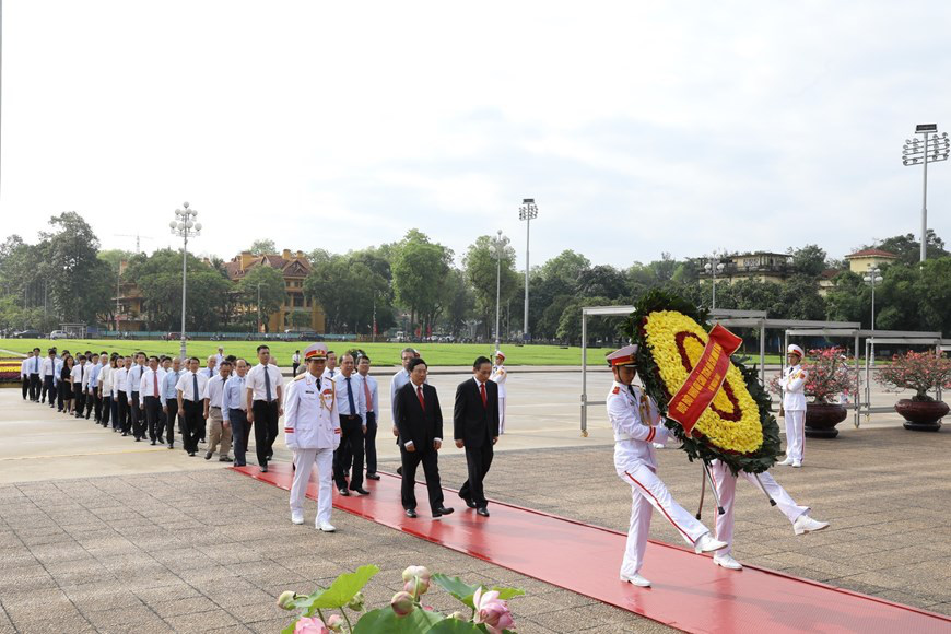 Lãnh đạo Đảng, Nhà nước vào Lăng viếng Chủ tịch Hồ Chí Minh - Ảnh 8.