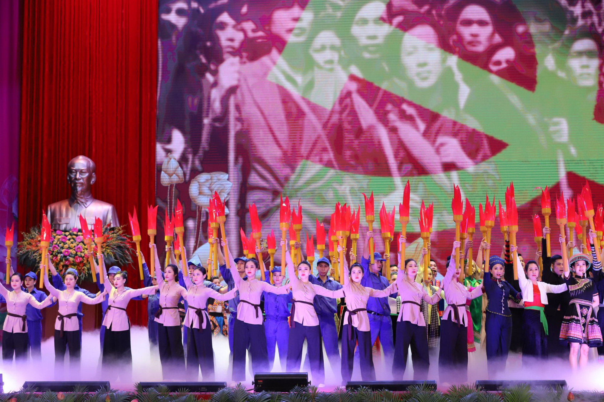 Tổng Bí thư dự Lễ kỷ niệm 130 năm ngày sinh Chủ tịch Hồ Chí Minh - Ảnh 2.