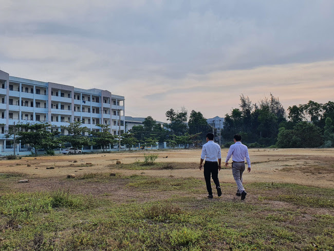 Bộ trưởng Phùng Xuân Nhạ kiểm tra dự án Làng Đại học 23 năm chưa được triển khai ở Đà Nẵng - Ảnh 2.