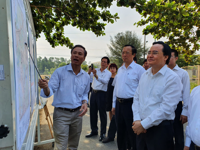 Bộ trưởng Phùng Xuân Nhạ kiểm tra dự án Làng Đại học 23 năm chưa được triển khai ở Đà Nẵng - Ảnh 1.