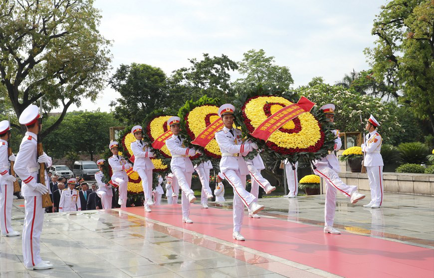 Lãnh đạo Đảng, Nhà nước dâng hương tưởng niệm các Anh hùng liệt sỹ - Ảnh 4.