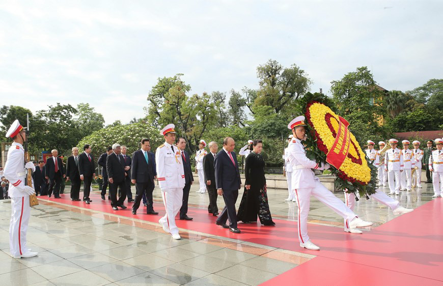 Lãnh đạo Đảng, Nhà nước dâng hương tưởng niệm các Anh hùng liệt sỹ - Ảnh 5.