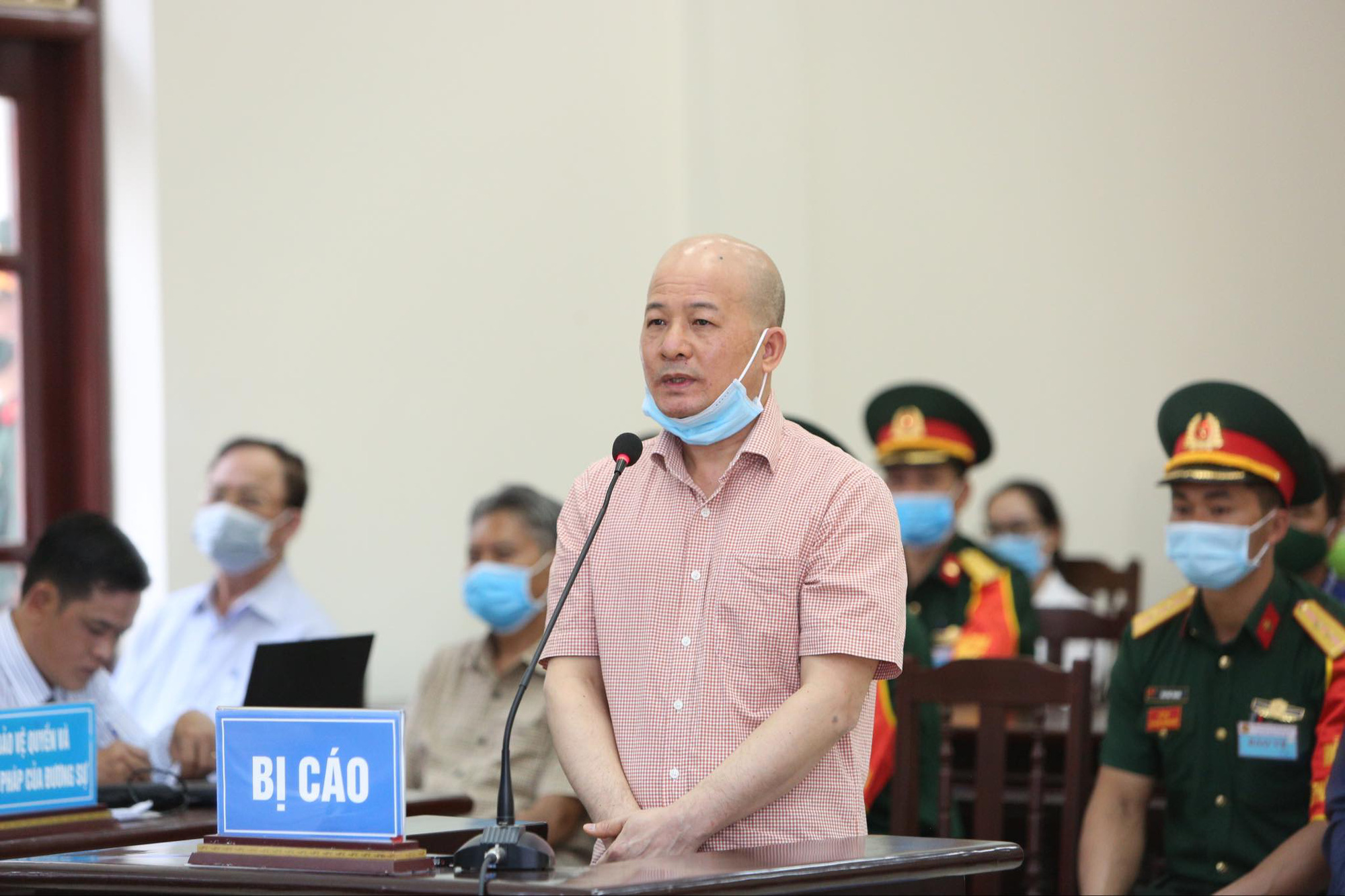 Cựu Thứ trưởng Nguyễn Văn Hiến và 4 đại tá ra tòa với những tình tiết giảm nhẹ nào? - Ảnh 2.