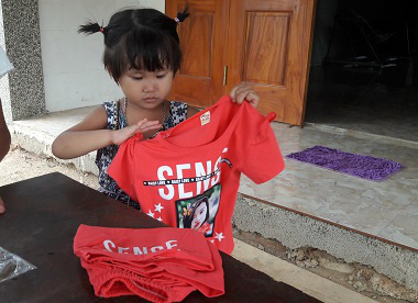 Báo Dân Việt trao tiền hỗ trợ lần 2 cho bé gái trong 6 tháng phải đội  3 vành khăn tang - Ảnh 4.