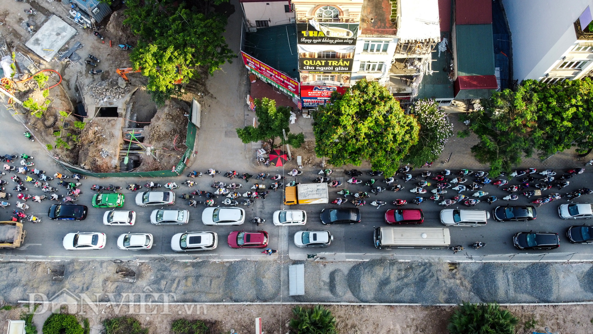 Người dân chật vật di chuyển qua nút giao đang thi công đường vành đai 2,5 - Ảnh 4.