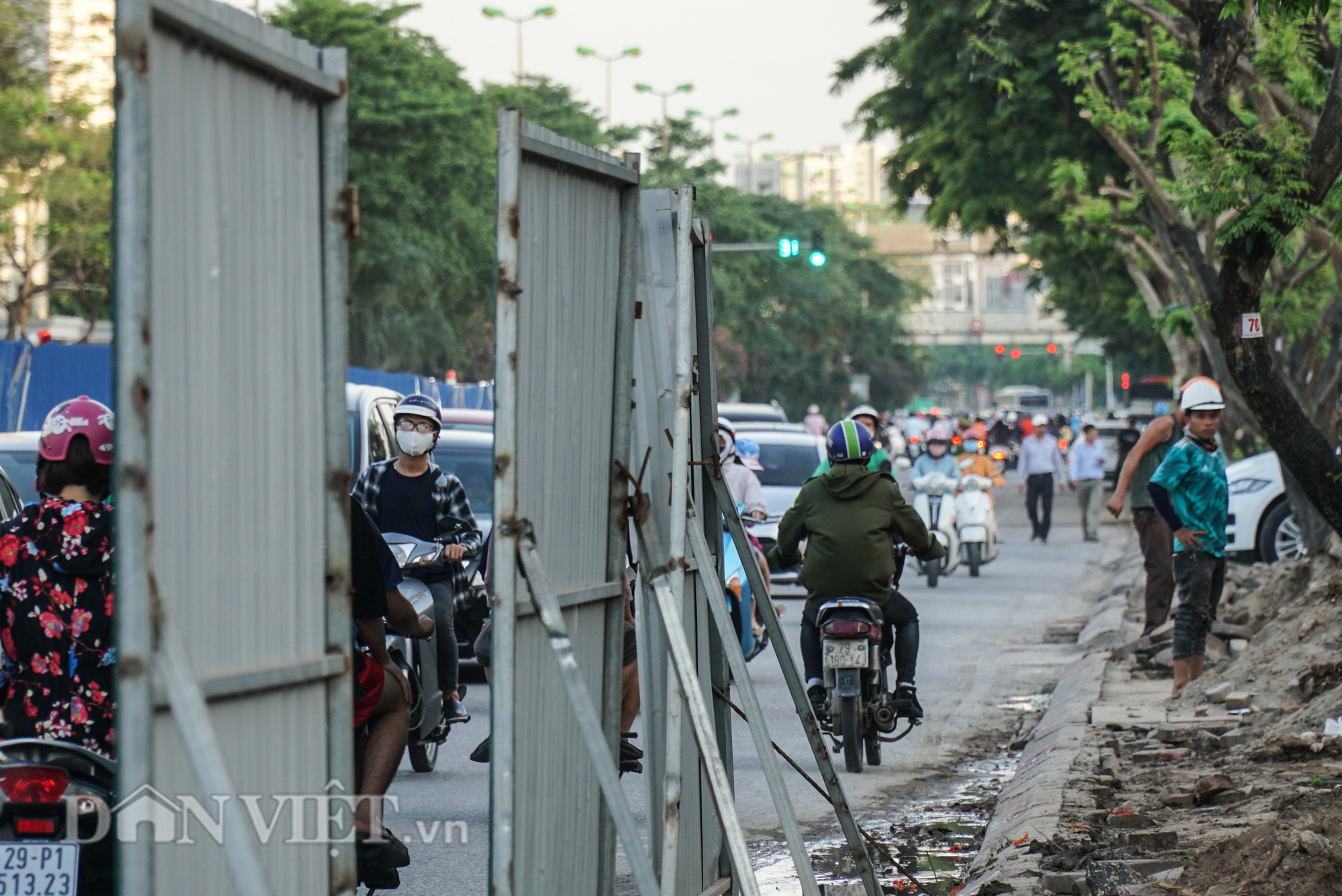 Người dân chật vật di chuyển qua nút giao đang thi công đường vành đai 2,5 - Ảnh 6.