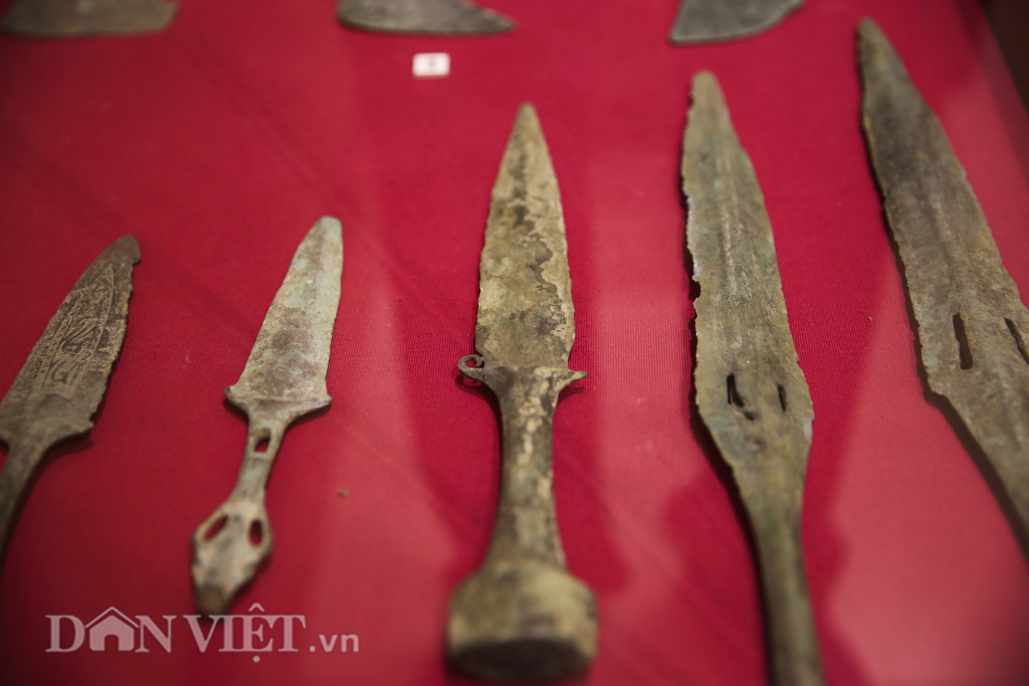 Chiêm ngưỡng kho tàng “bảo vật’’ vũ khí của người Việt cổ - Ảnh 3.