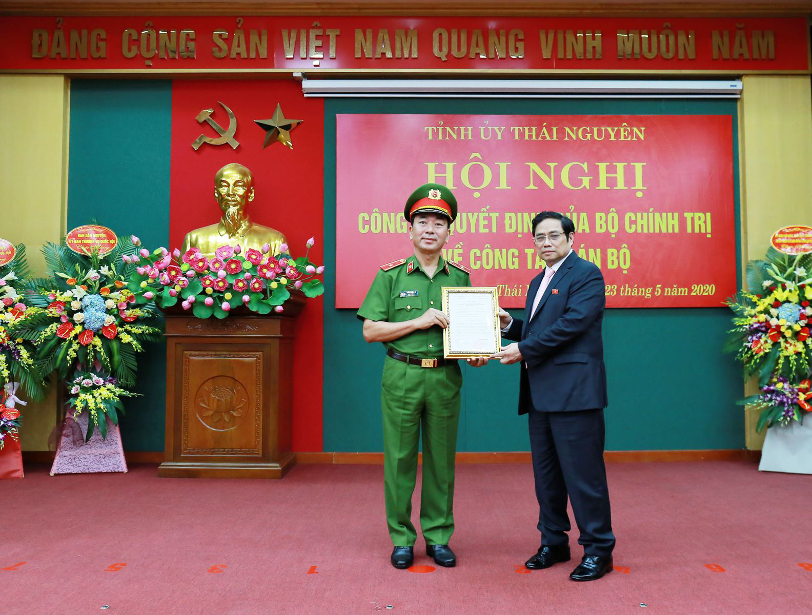 Trao Quyết định điều động bà Nguyễn Thanh Hải làm Bí thư tỉnh ủy Thái Nguyên - Ảnh 1.