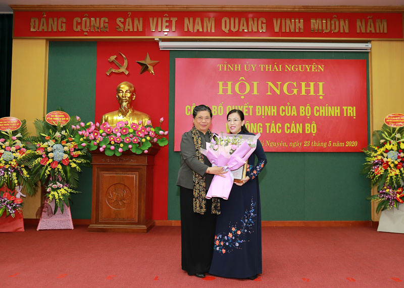 Trao Quyết định điều động bà Nguyễn Thanh Hải làm Bí thư tỉnh ủy Thái Nguyên - Ảnh 2.