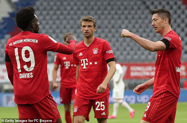 Bayern Munich lập kỷ lục ghi bàn