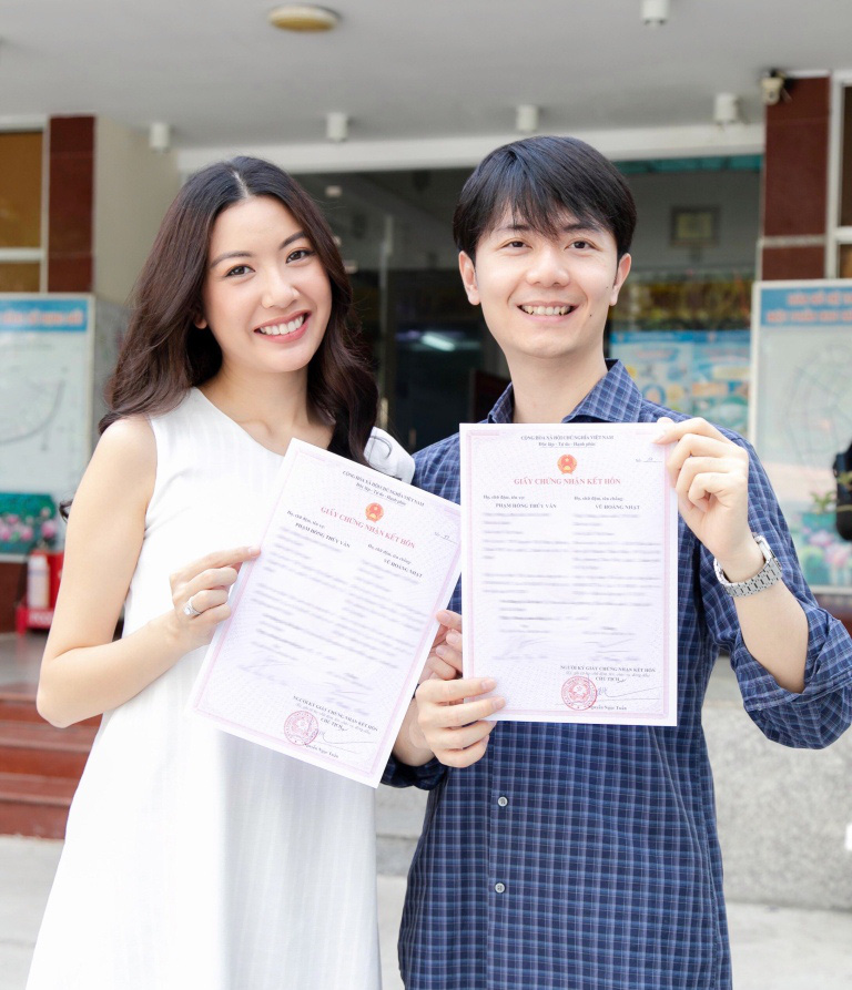 Thúy Vân và bạn trai doanh nhân đăng ký kết hôn  - Ảnh 2.