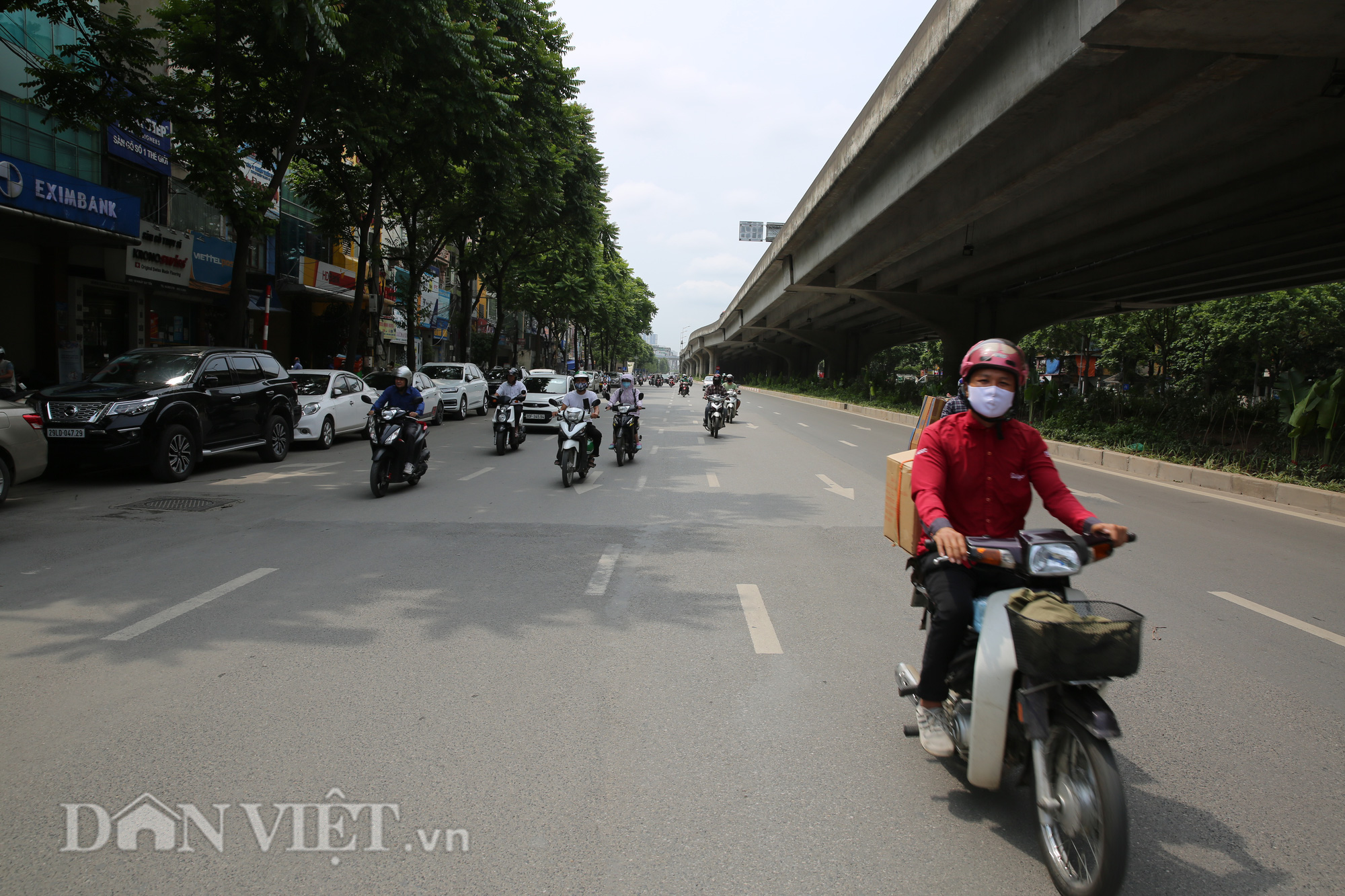 Người dân lúng túng trước “ma trận” vạch kẻ đường tại Hà Nội - Ảnh 1.