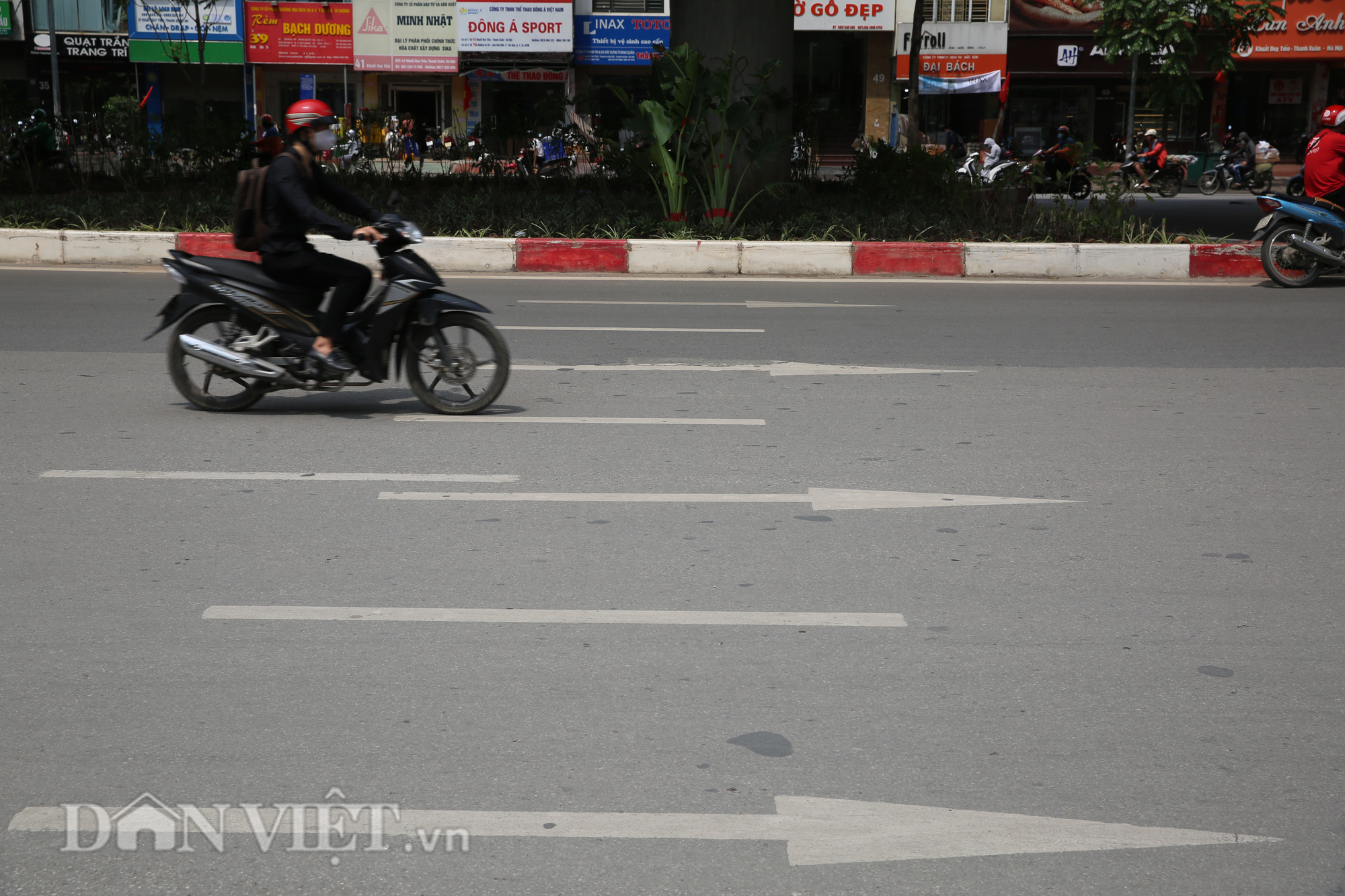 Người dân lúng túng trước “ma trận” vạch kẻ đường tại Hà Nội - Ảnh 2.