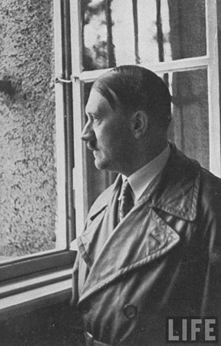 Sợ chết, Hitler hiếm khi xuất hiện tại các sự kiện lớn? - Ảnh 5.