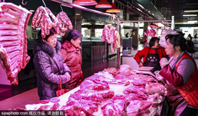 Trung Quốc &quot;đói&quot; thịt lợn nghiêm trọng, 4 tháng nhập khẩu 1,35 triệu tấn thịt lợn - Ảnh 3.