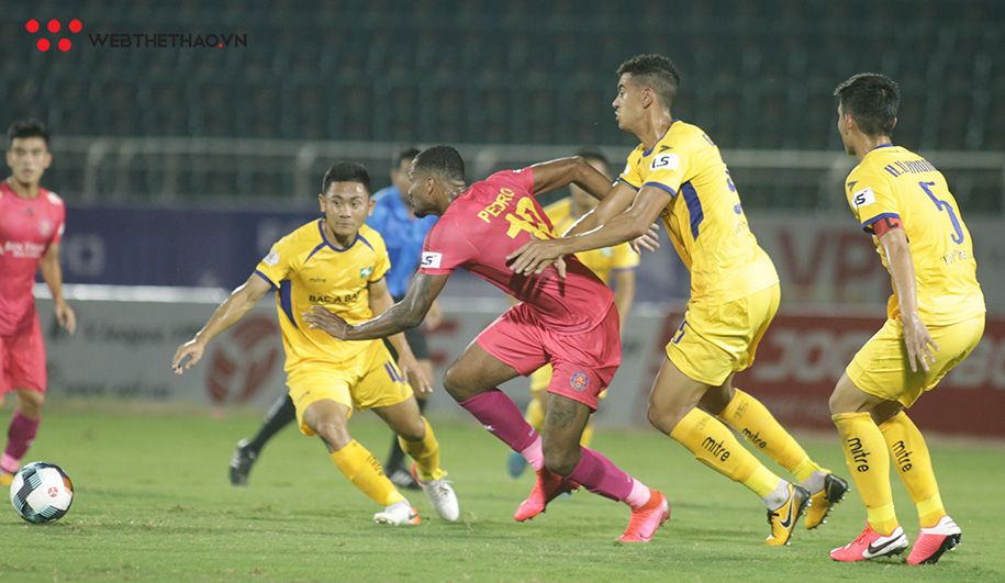 Ngoại binh Brazil: V.League đầy tiểu xảo và bạo lực - Ảnh 2.