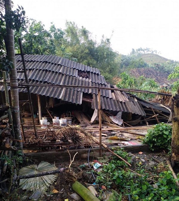 Phú Thọ: 3 người bị thương, hơn 1000 ngôi nhà và 400ha hoa màu bị ảnh hưởng do mưa lốc - Ảnh 2.
