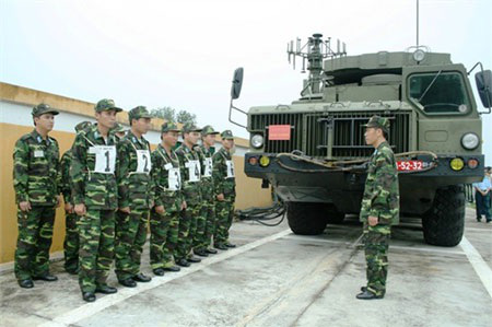 Tiết lộ hình ảnh hiếm có về tên lửa S-300 của Việt Nam - Ảnh 1.