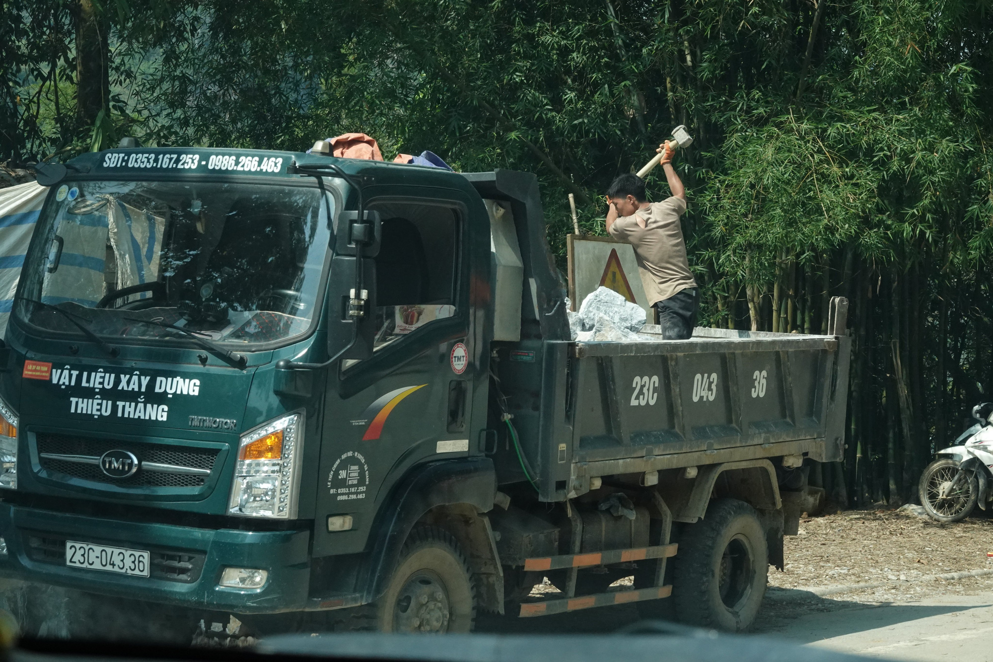 Yên Minh chưa yên vì “đá tặc” Phạt cứ phạt, phá cứ phá  - Ảnh 2.