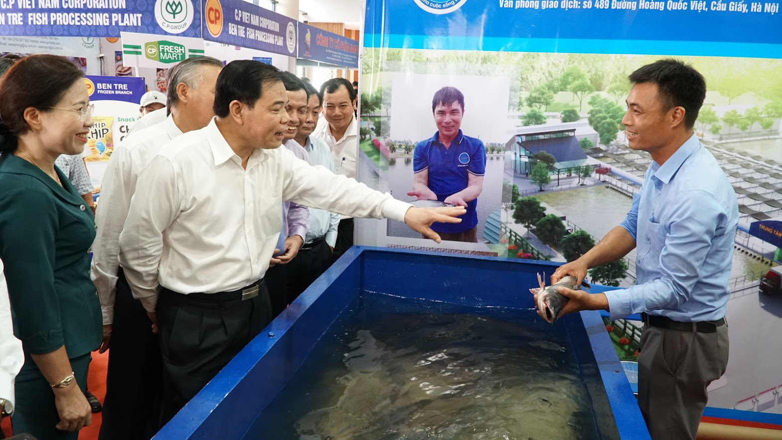 Thưởng thức bim bim siêu giòn, bánh gạo cay siêu cay làm từ... cá tra - Ảnh 5.