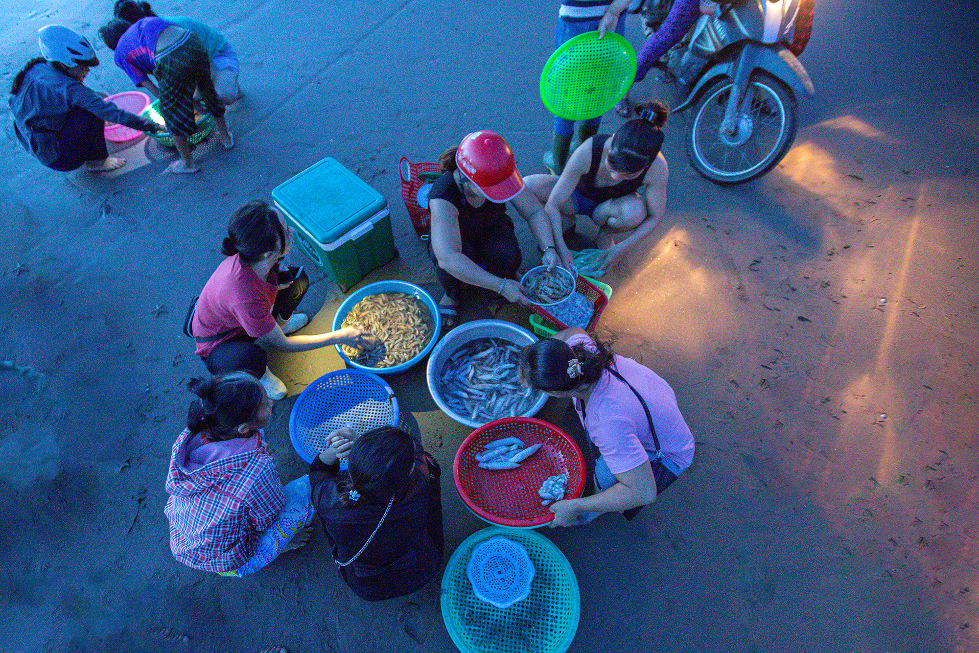 Chùm ảnh: Bình minh trên biển Xuân Yên, Hà Tĩnh - Ảnh 6.