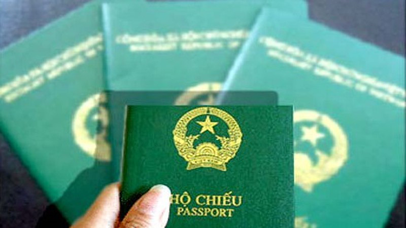 Làm hộ chiếu, xác minh giấy tờ được giảm phí từ 20-50% - Ảnh 1.