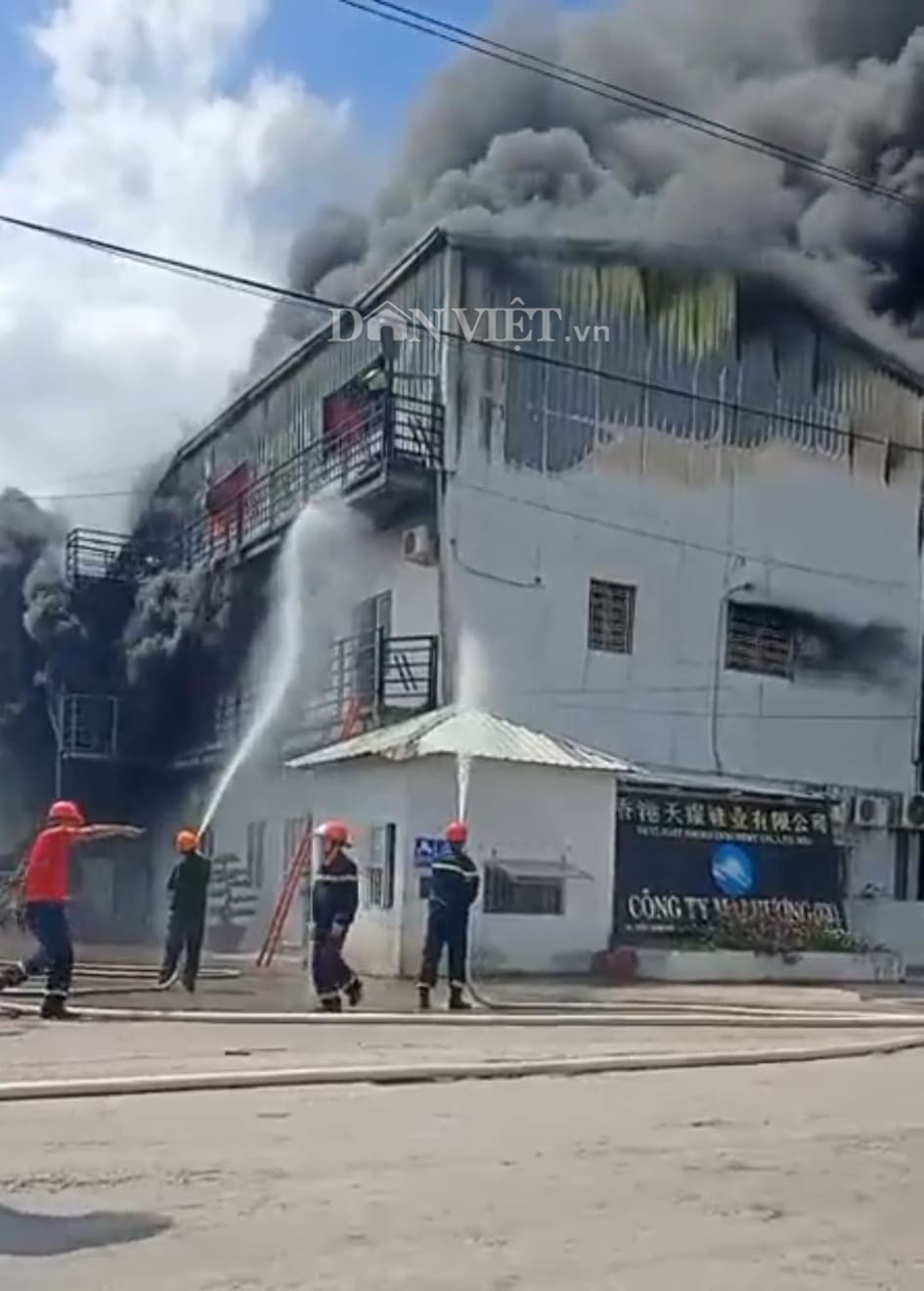 Hải Phòng: Đang cháy ở Công ty Mai Hương - Ảnh 1.