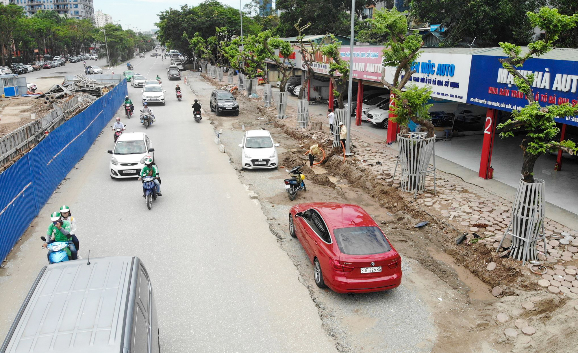 Hàng chục cây sưa đỏ quý hiểm được mặc áo giáp sắt bảo vệ - Ảnh 6.