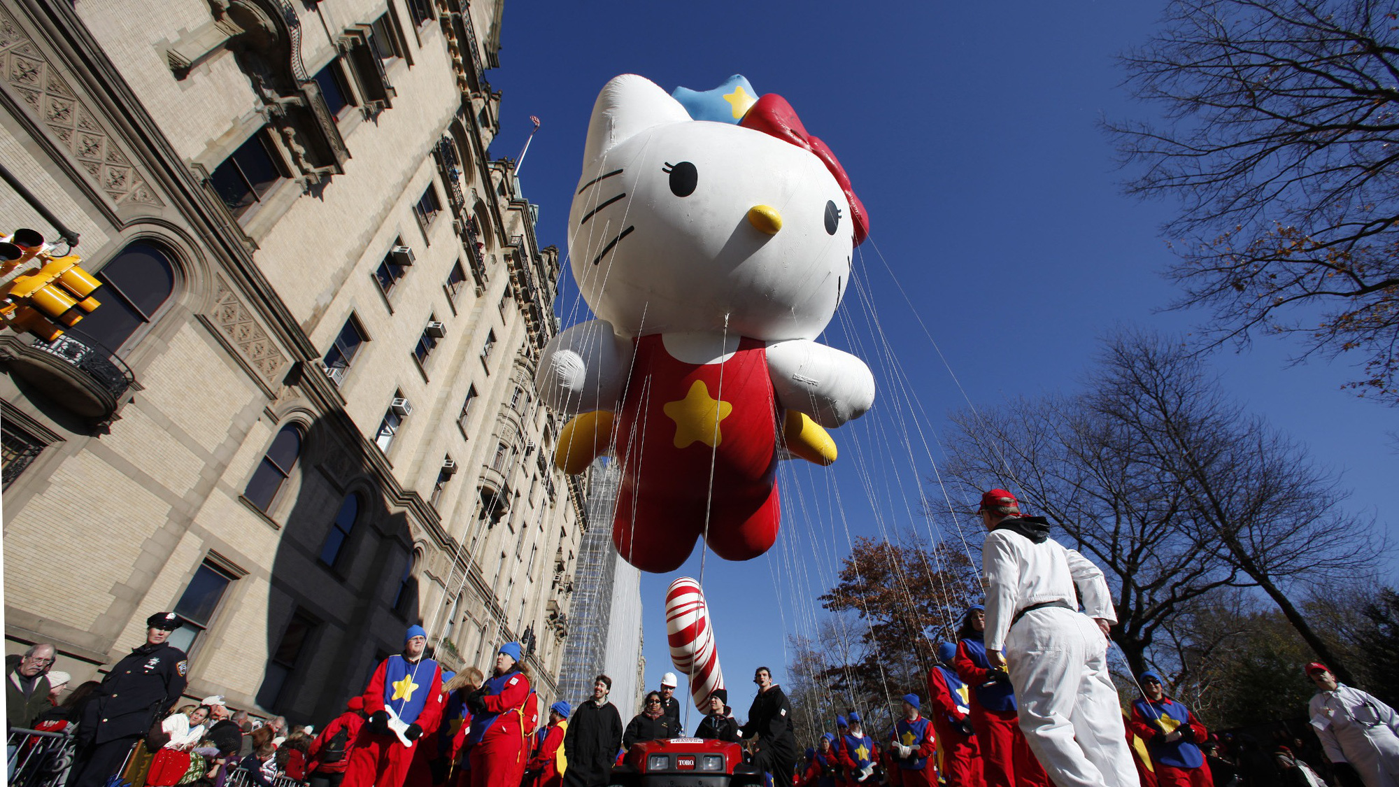 Mèo Hello Kitty có chủ mới sau 60 năm - Ảnh 1.