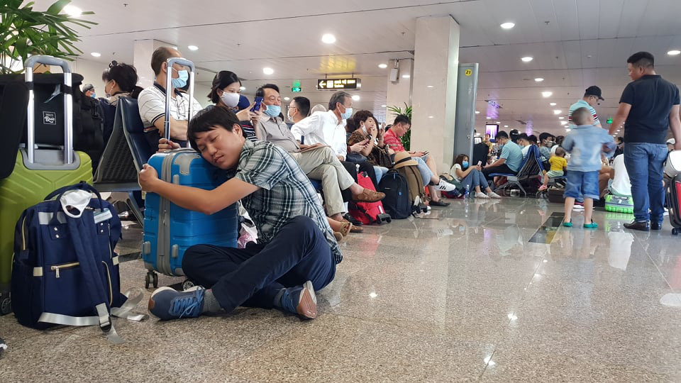 Máy bay gặp sự cố: Sân bay Tân Sơn Nhất kích hoạt hệ thống &quot;khẩn nguy&quot; - Ảnh 2.