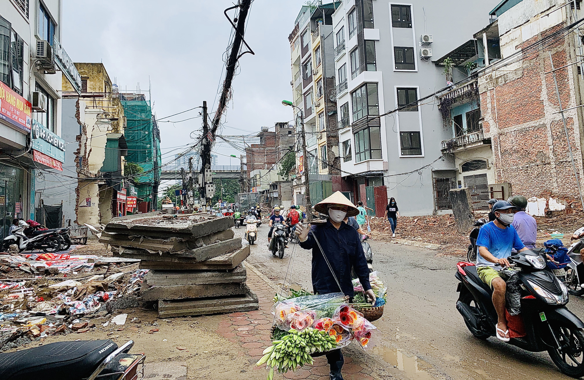 Thi công kiểu rùa bò, người dân kêu trời vì ùn tắc - Ảnh 10.