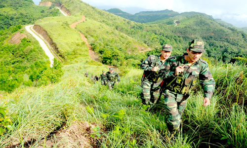 Tướng Lê Chiêm: Có dự án đường tuần tra biên giới làm 10 năm chưa xong - Ảnh 2.
