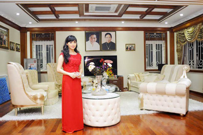 4 người đẹp Việt ở dinh thự dát vàng trăm tỷ, hạnh phúc viên mãn vạn người mơ - Ảnh 22.