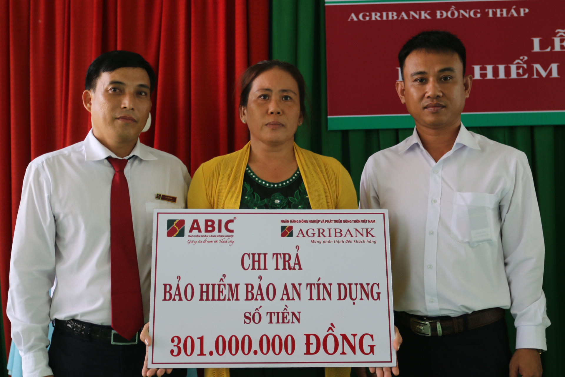 Agribank chi nhánh Lai Vung – Đồng Tháp chi trả 301 triệu đồng quyền lợi bảo hiểm Bảo an tín dụng - Ảnh 1.