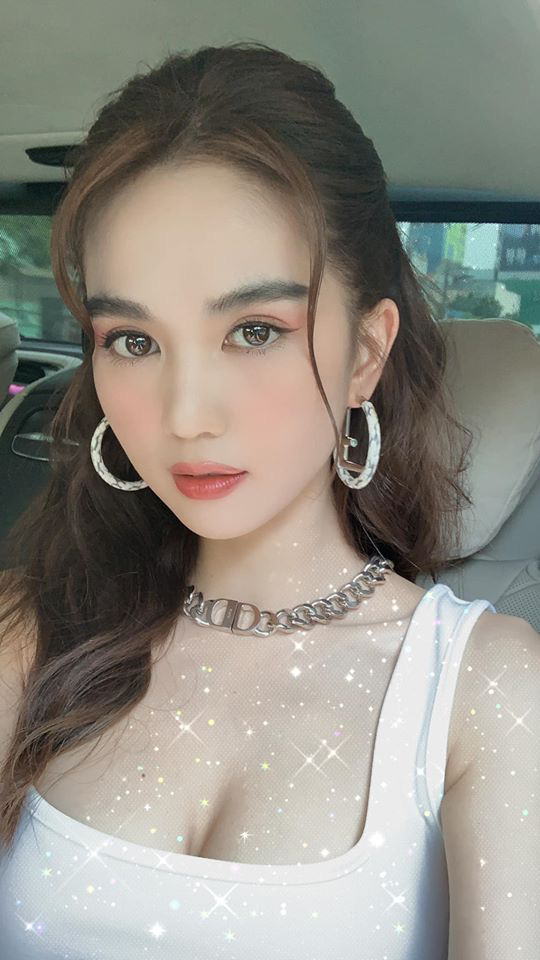 HOT showbiz: Ngọc Trinh lộ thu nhập &quot;khủng&quot; 4 tỷ đồng/ngày, chuẩn &quot;đại gia ngầm&quot; showbiz? - Ảnh 7.