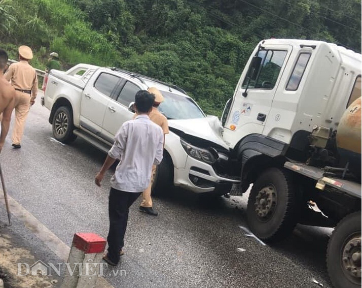 Hòa Bình: Hai xe ô tô đối đầu 5 người bị thương - Ảnh 3.