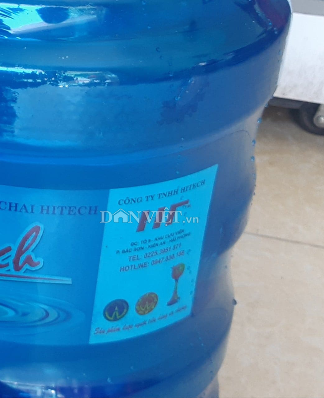 Hải Phòng: Xử phạt và buộc thu hồi toàn bộ sản phẩm nước đóng bình của Công ty TNHH HITECH  - Ảnh 1.