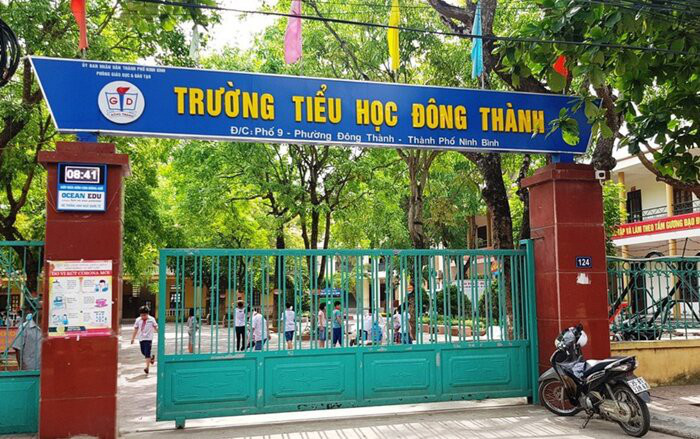 Bắt Hiệu trưởng, Hiệu phó bớt xén phần ăn của học sinh tiểu học - Ảnh 1.