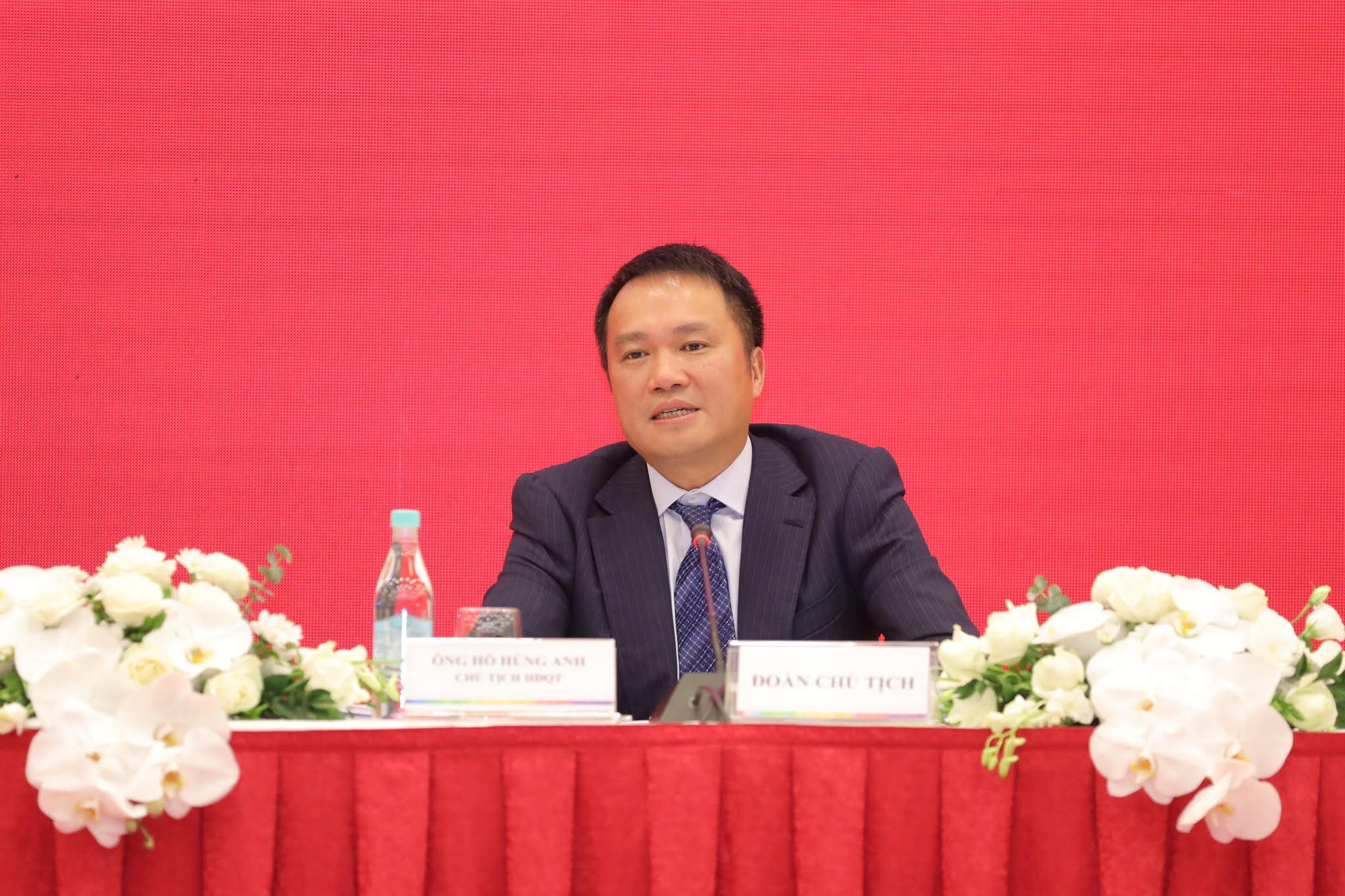 Chủ tịch Techcombank Hồ Hùng Anh: Thay vì 10 khách hàng, chỉ cần 3 khách hàng tốt nhất - Ảnh 2.