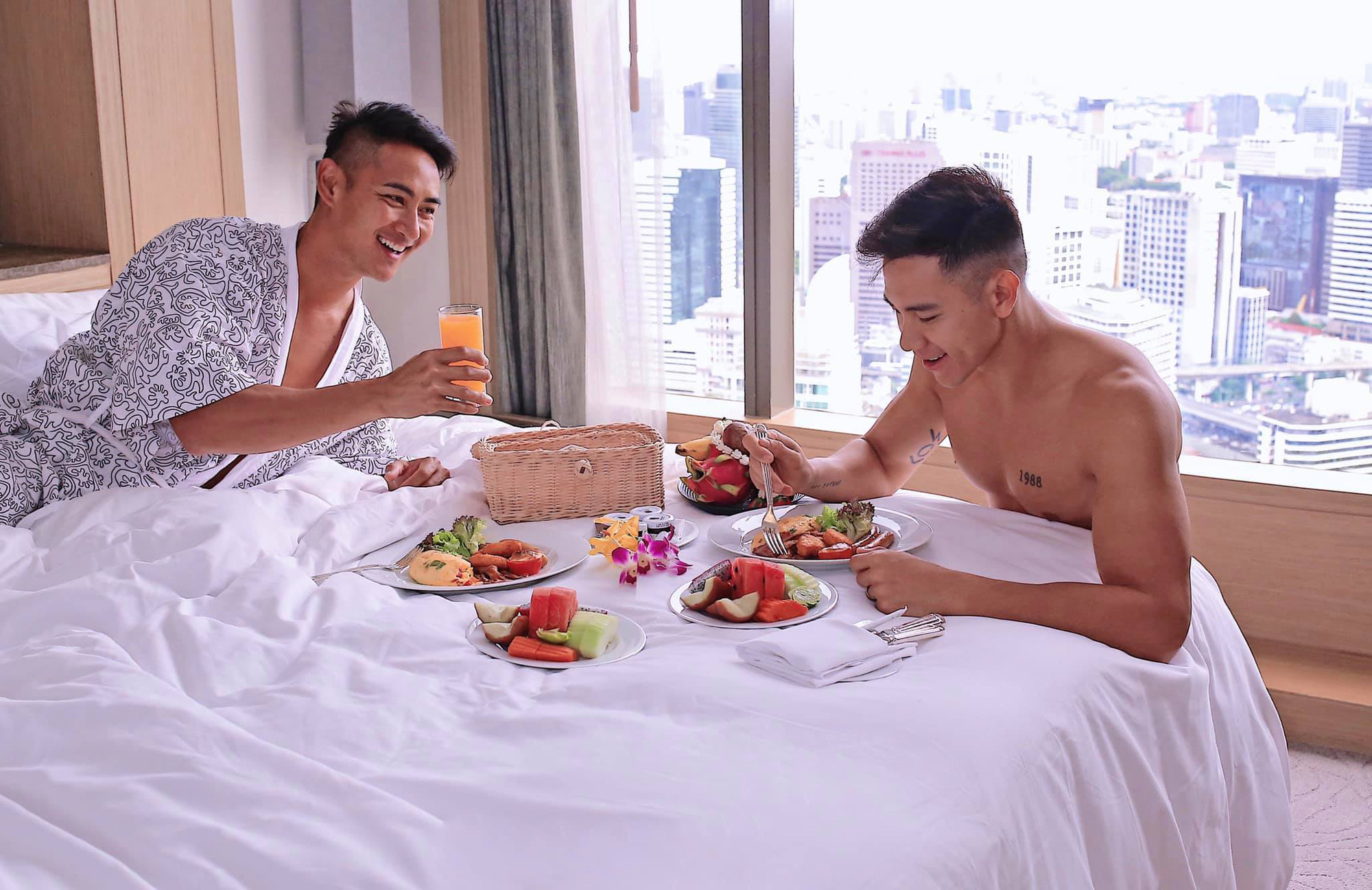 5 cặp đôi yêu đồng giới nổi nhất showbiz Việt: Cặp hạnh phúc sau hôn nhân, đôi chia tay sau nhiều năm mặn nồng - Ảnh 6.